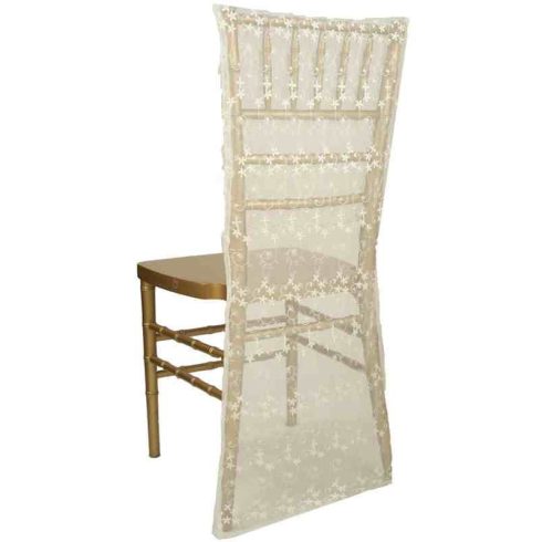 Fehér színű csipke székszoknya kölcsönzés Chiavari székekre