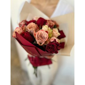 Rózsa csokor szerelmes üzenettel