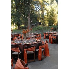 Barna színű szatén körabrosz bérlése