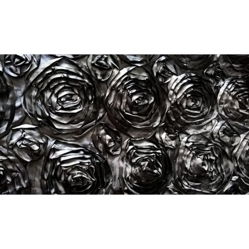 Fekete szatén táblaabrosz bérlése rózsamotívumos kasírozással 