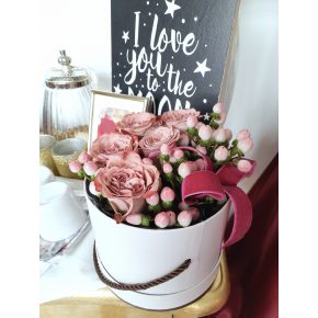 Valentin napi virágbox medium méretben