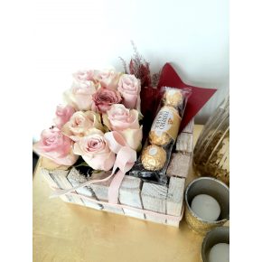 Valentin napi pasztell virágbox bonbonnal